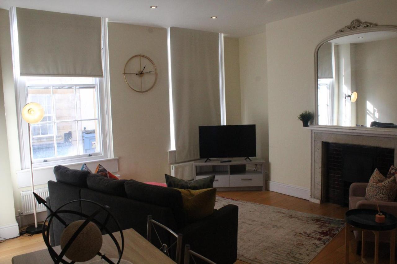 Beautiful 2 Bedroom In Apartment Bath